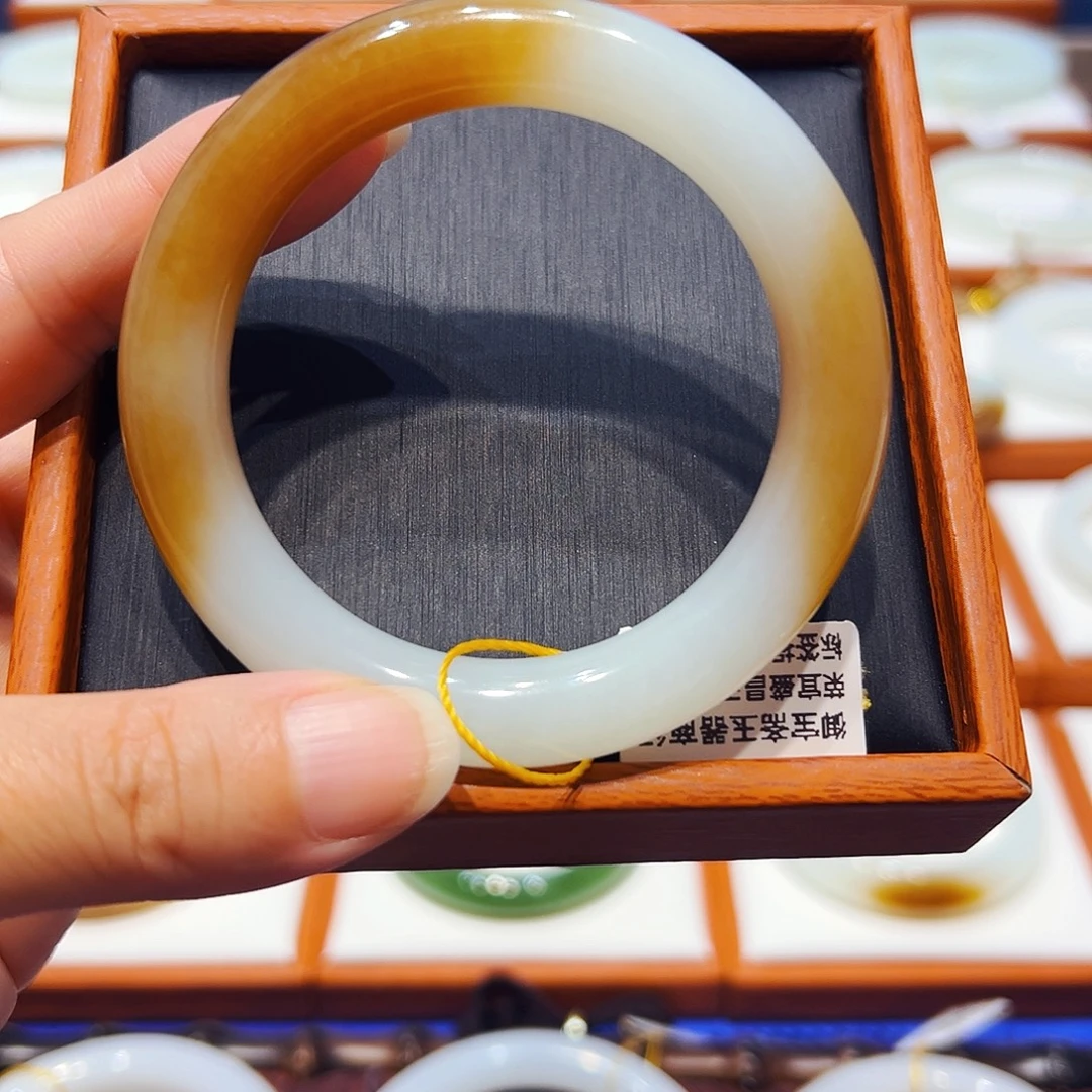 和田玉未镶嵌手镯