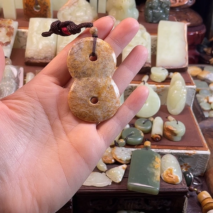 岫岩河磨玉（透闪石质玉）未镶嵌颈饰