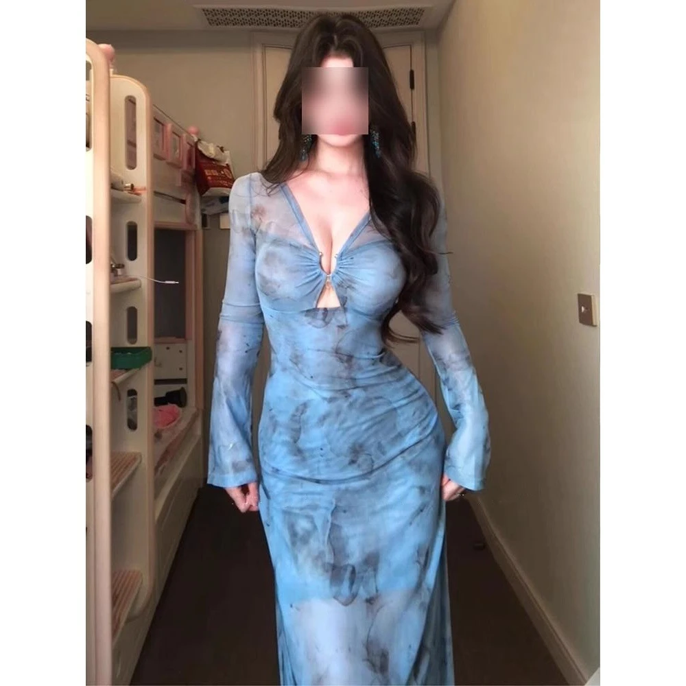 纯欲海边度假绝美长裙热辣显身材显瘦收腰深v气质长袖连衣裙辣妹