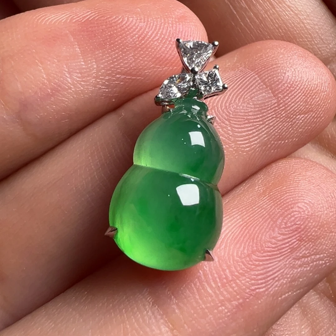 翡翠18K金镶嵌颈饰Y胖宝宝冰绿葫芦