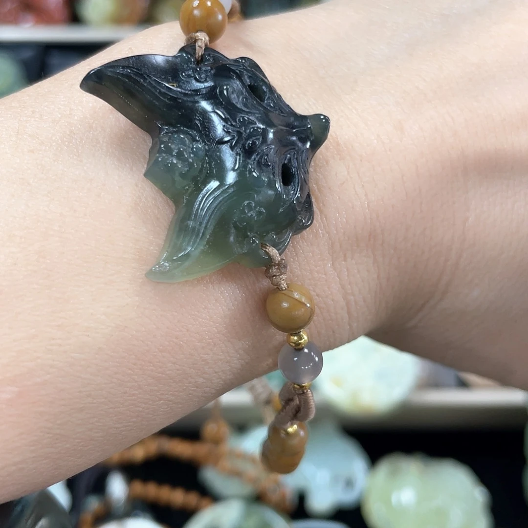 蛇纹石玉颈饰未镶嵌