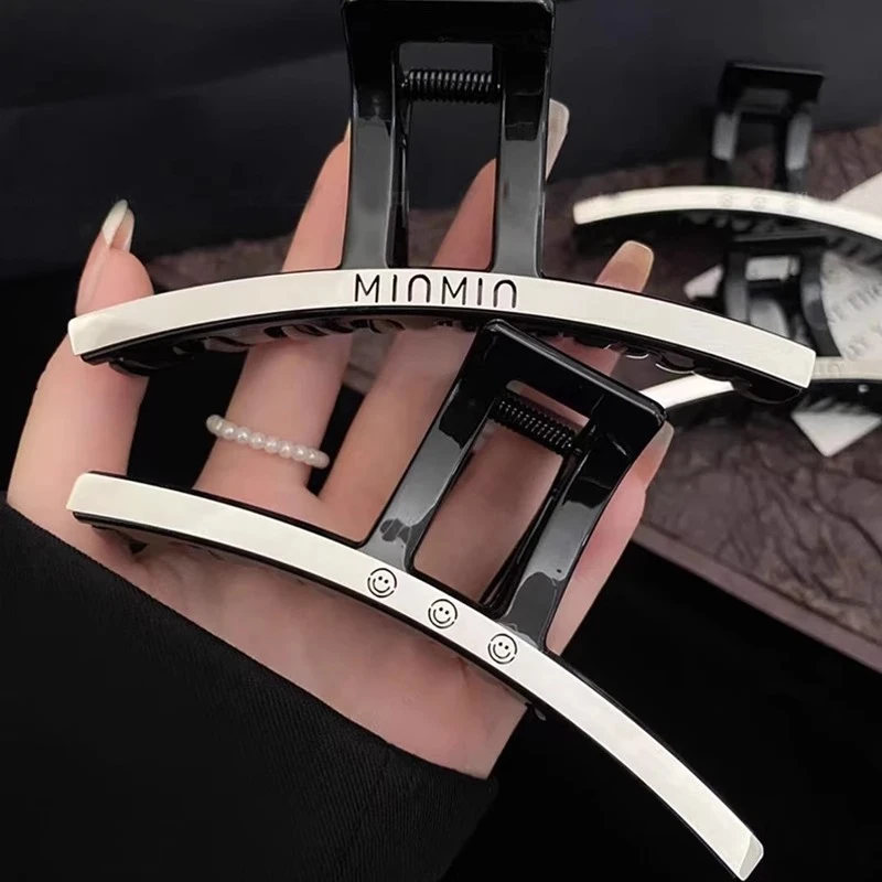 韩版气质高级感时尚洋气钛钢字母贴片抓夹大号后脑勺鲨鱼夹盘发抓