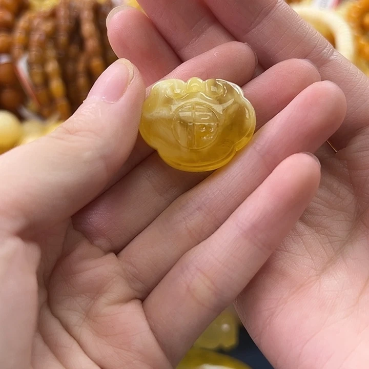 未镶嵌琥珀珠宝奇石