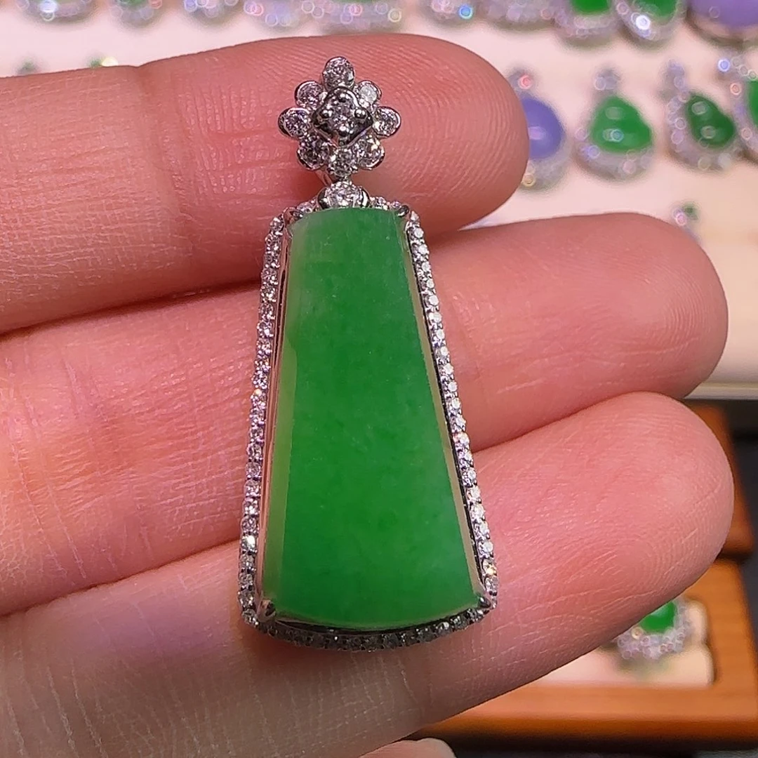 翡翠18K金镶嵌耳饰