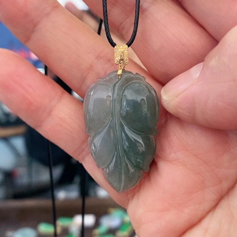 【闪购商品】颈饰18K金镶嵌翡翠