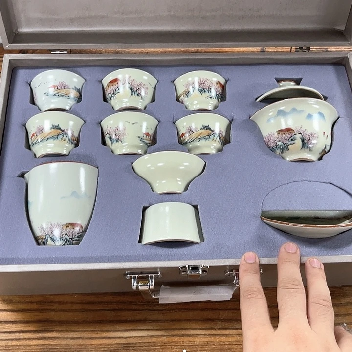 孤品茶具套装等。