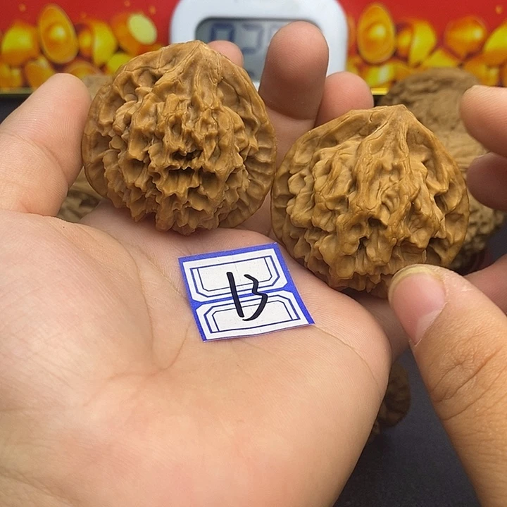 文玩核桃吊坠45三棱