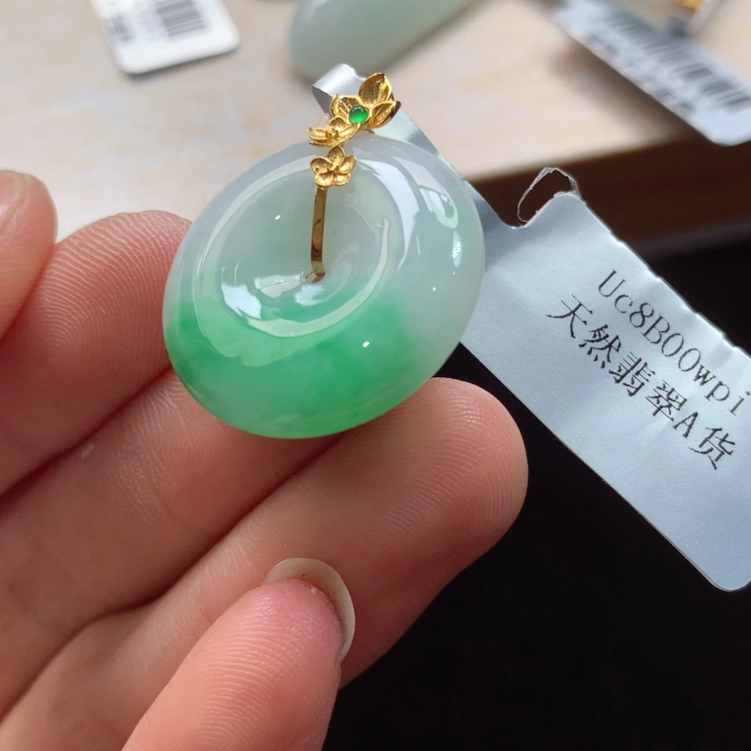 翡翠未镶嵌颈饰吊坠