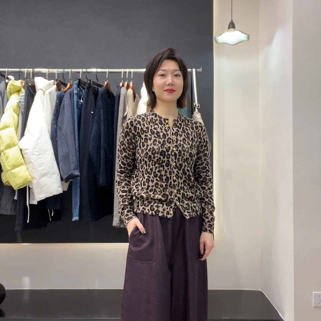 【美式复古】金扣豹纹印花小香风加厚针织开衫MG8385