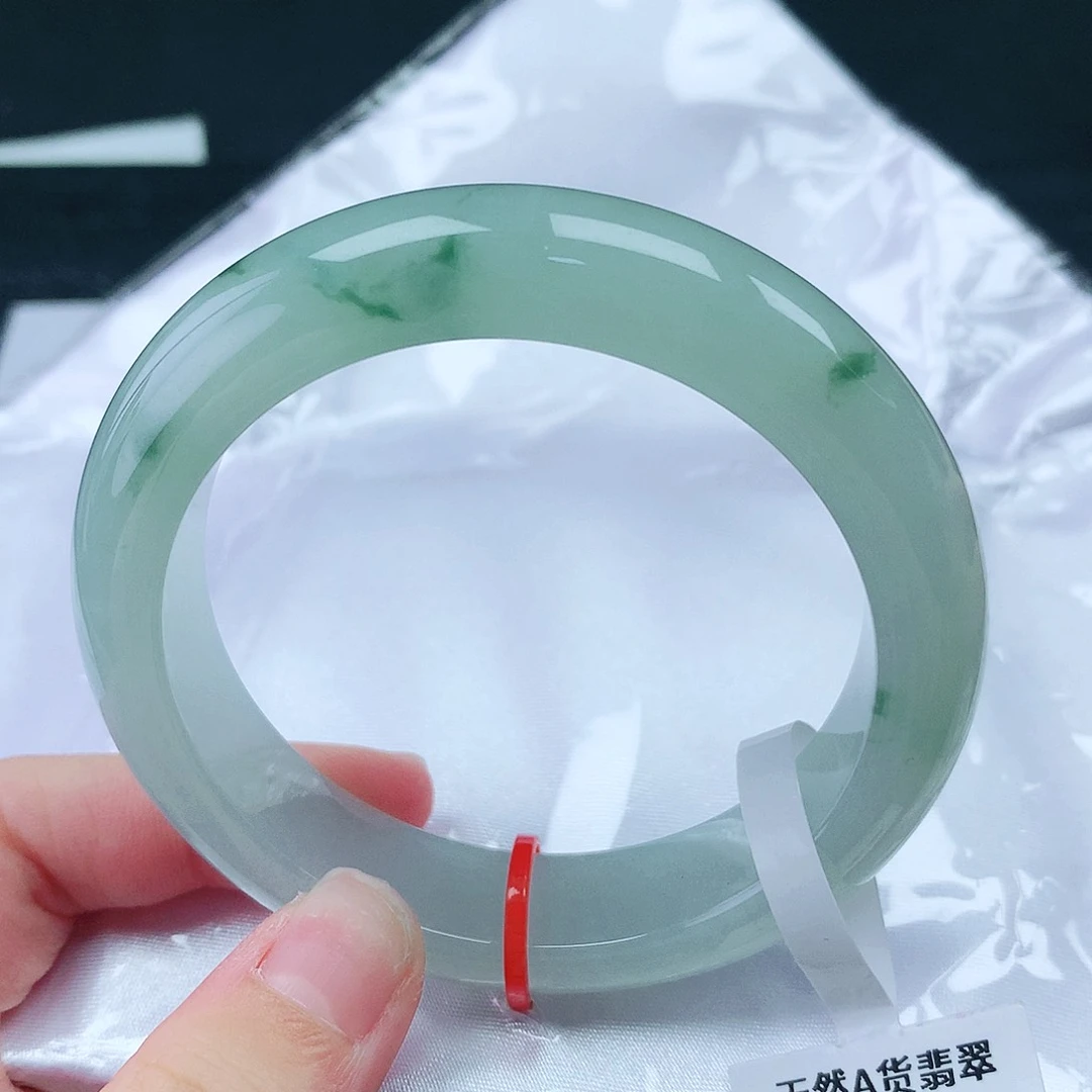 翡翠手镯未镶嵌53圈