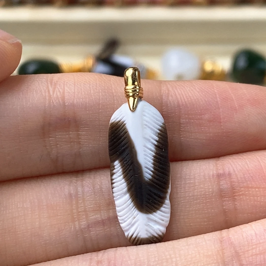 玛瑙/玉髓18K金镶嵌颈饰