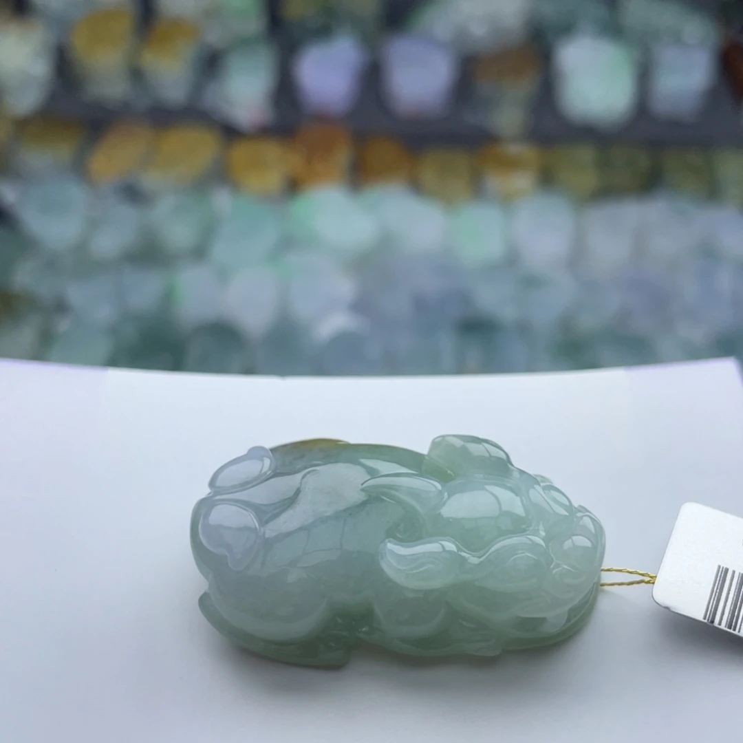 翡翠未镶嵌颈饰貔貅