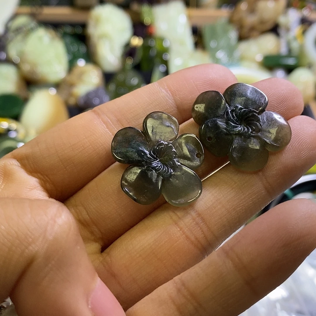 岫玉未镶嵌耳环一对