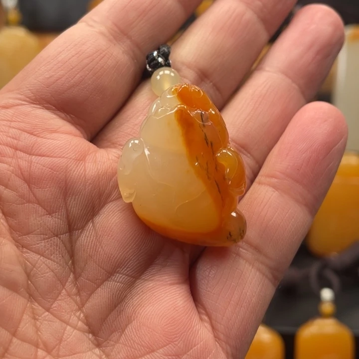 石英质玉（黄龙玉）合金挂件