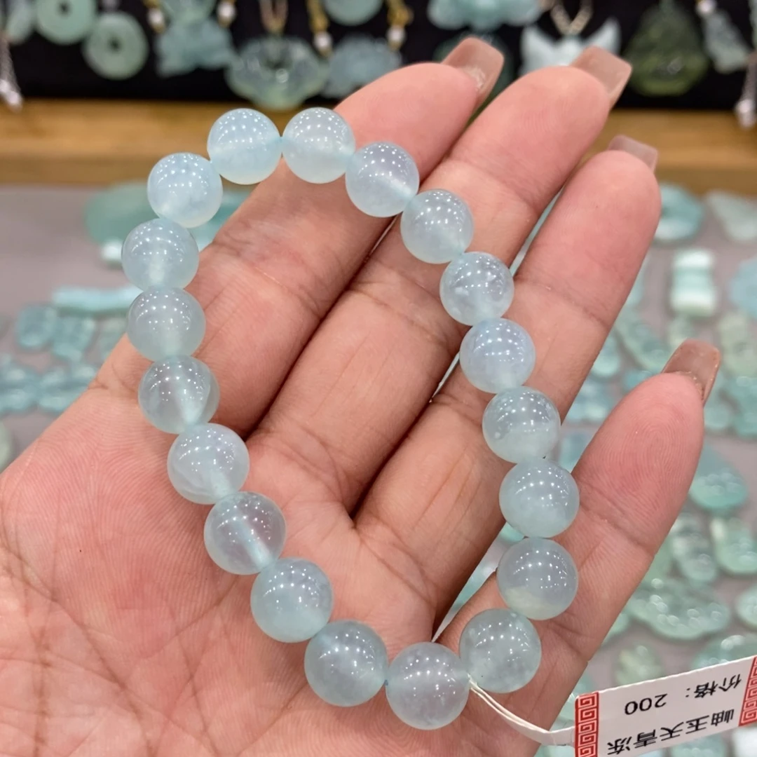 梨****蛇纹石玉未镶嵌颈饰