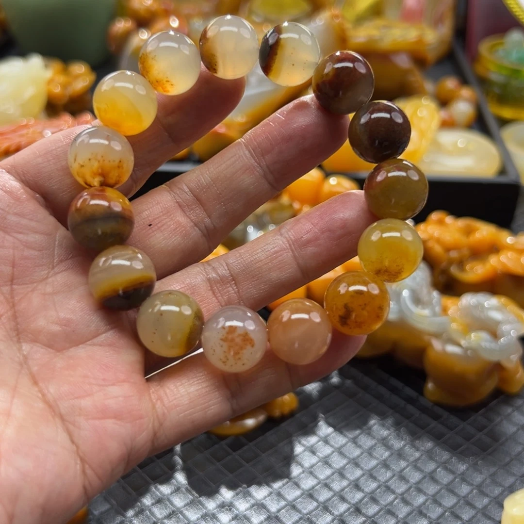 颈饰未镶嵌石英质玉
