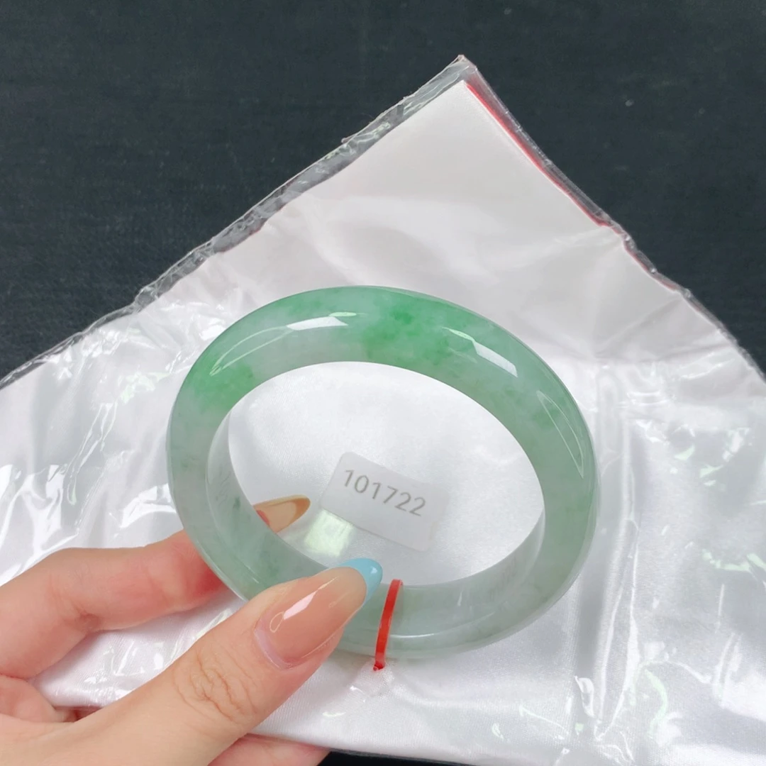翡翠手镯未镶嵌天然翡翠手镯04