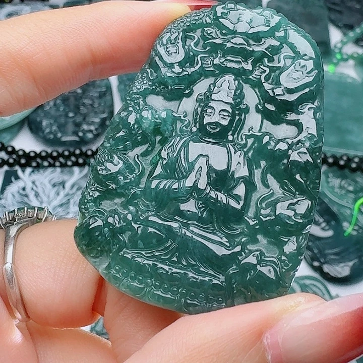 翡翠未镶嵌颈饰多样性发其一