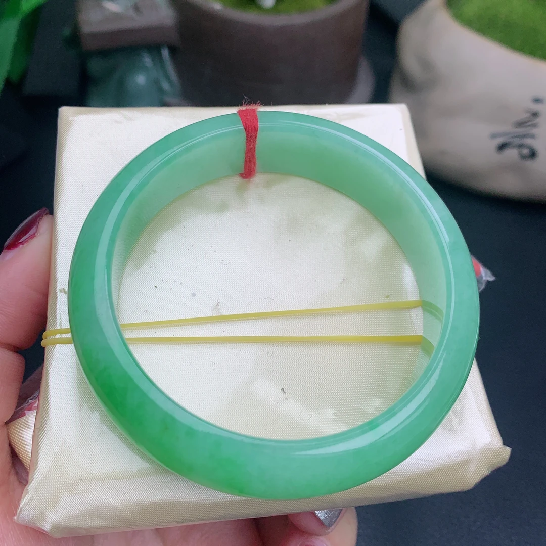 58圈口缅甸天然a货翡翠飘阳绿正圈手镯