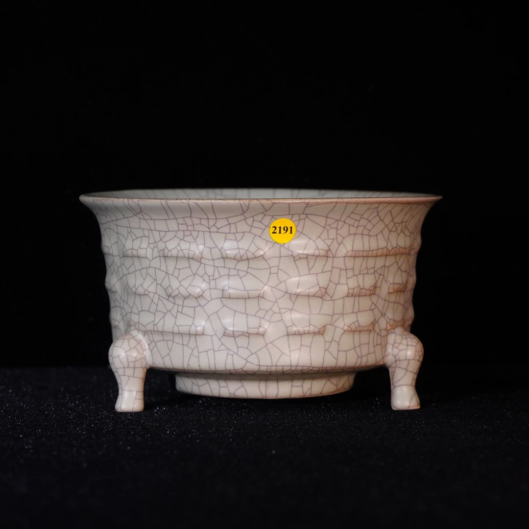 Lot37-C哥窑三足炉-清代年制h8d14.5-GW12280002001055