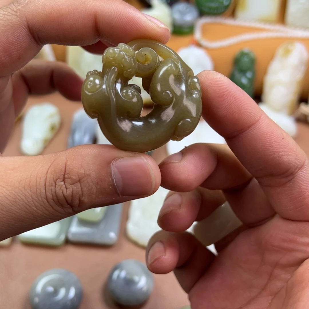 棉***子和田玉未镶嵌颈饰