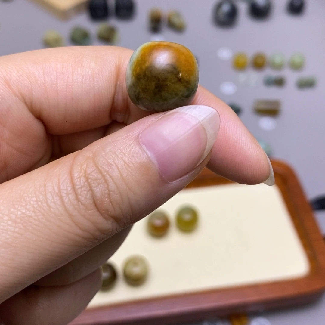 Y***g蛇纹石玉未镶嵌配饰