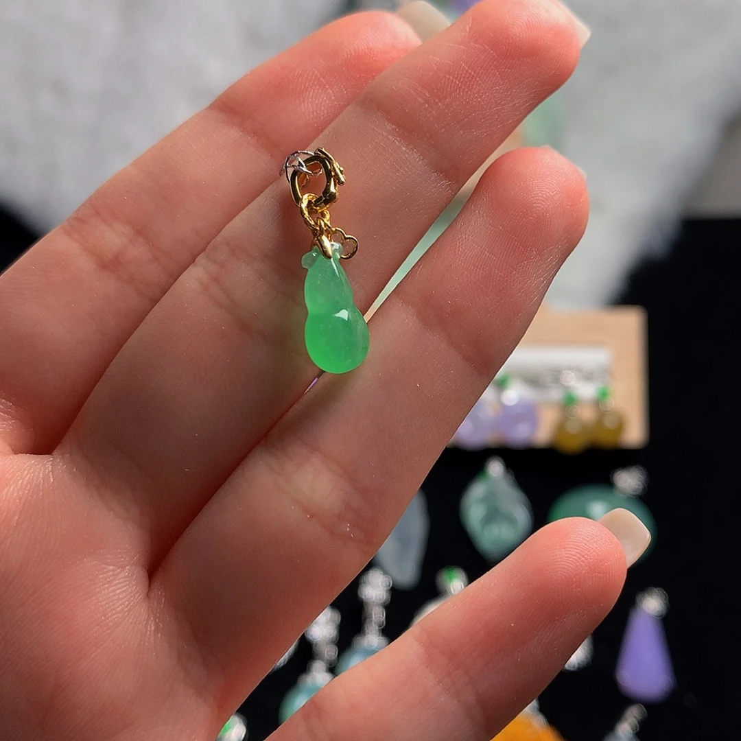 颈饰18K金镶嵌翡翠