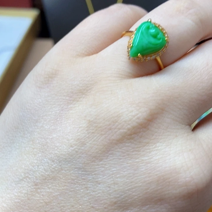 翡翠未镶嵌颈饰戒指