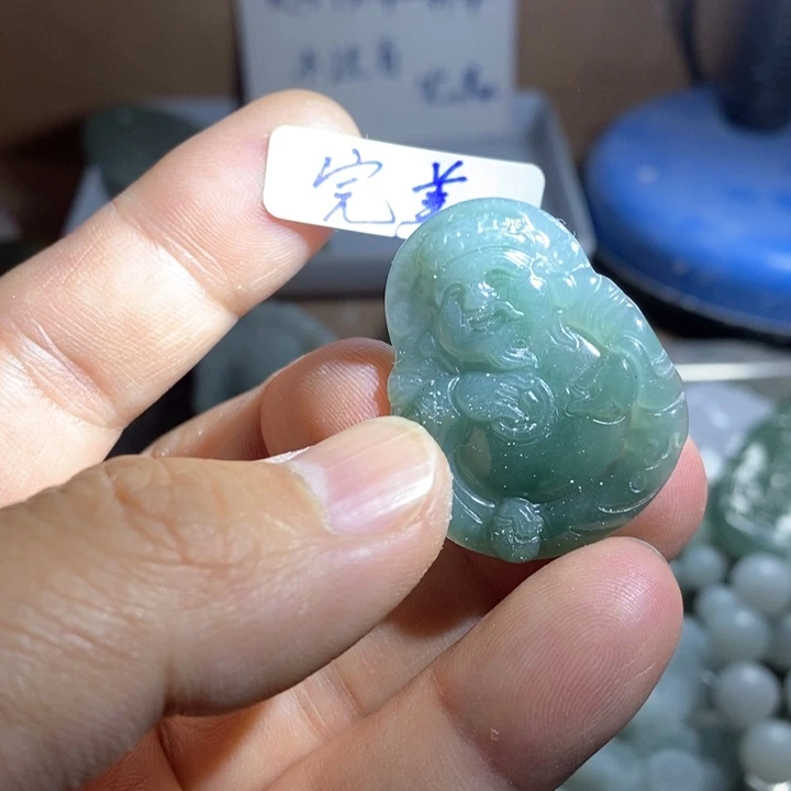 翡翠颈饰未镶嵌财神