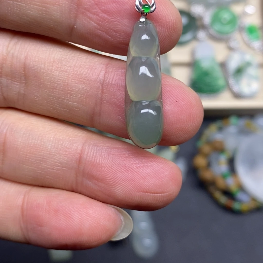 翡翠18K金镶嵌颈饰漏漏漏漏漏