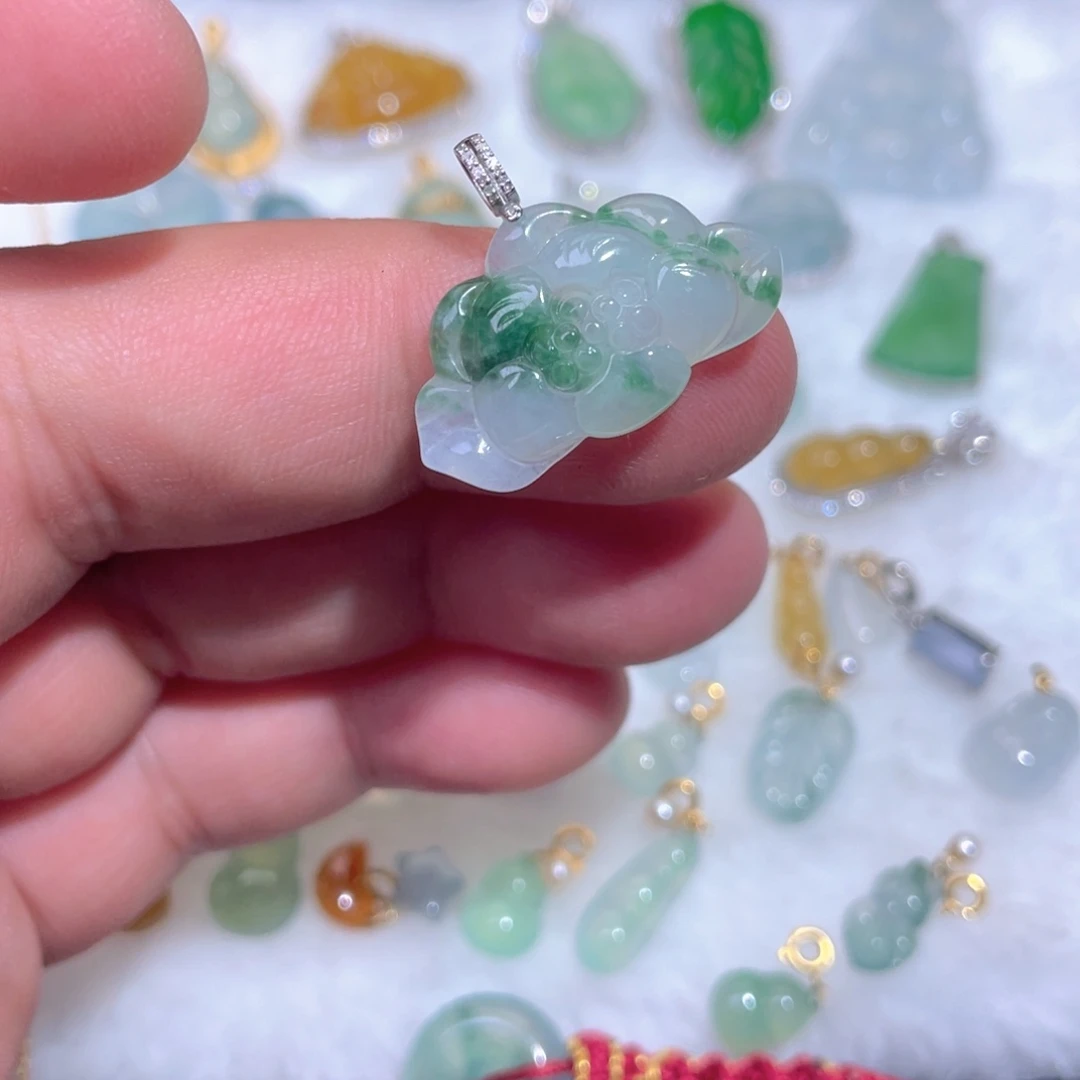 翡翠18K金镶嵌颈饰