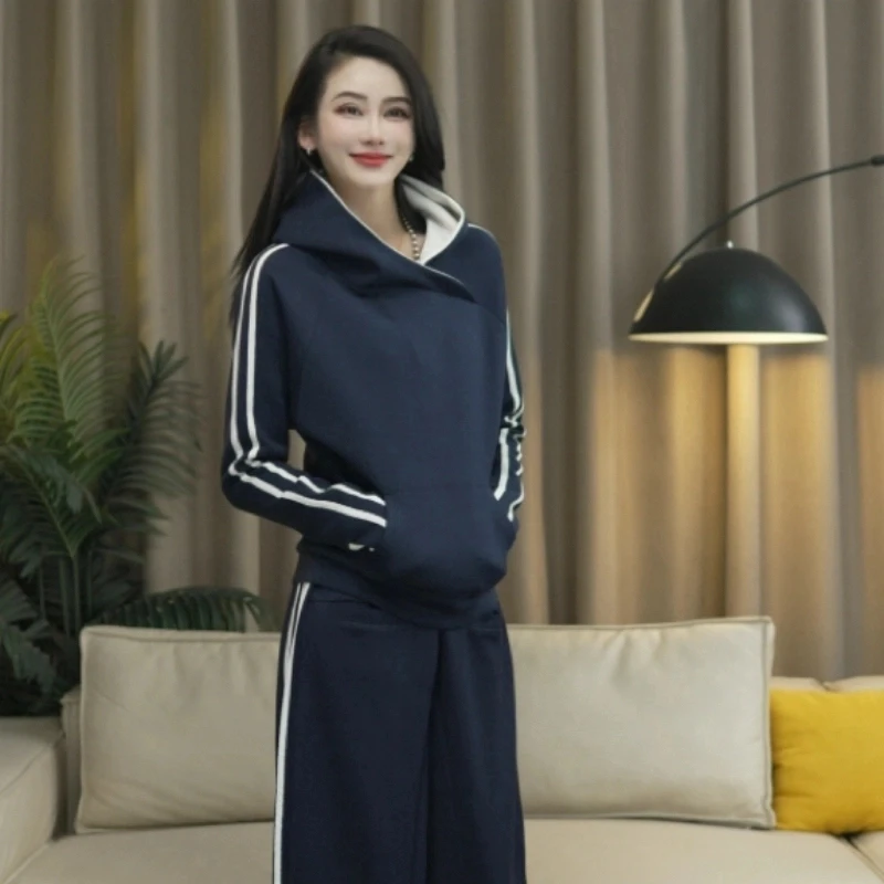 a时尚春季显瘦新款式2025 设计感简约撞色条纹拼接卫衣
