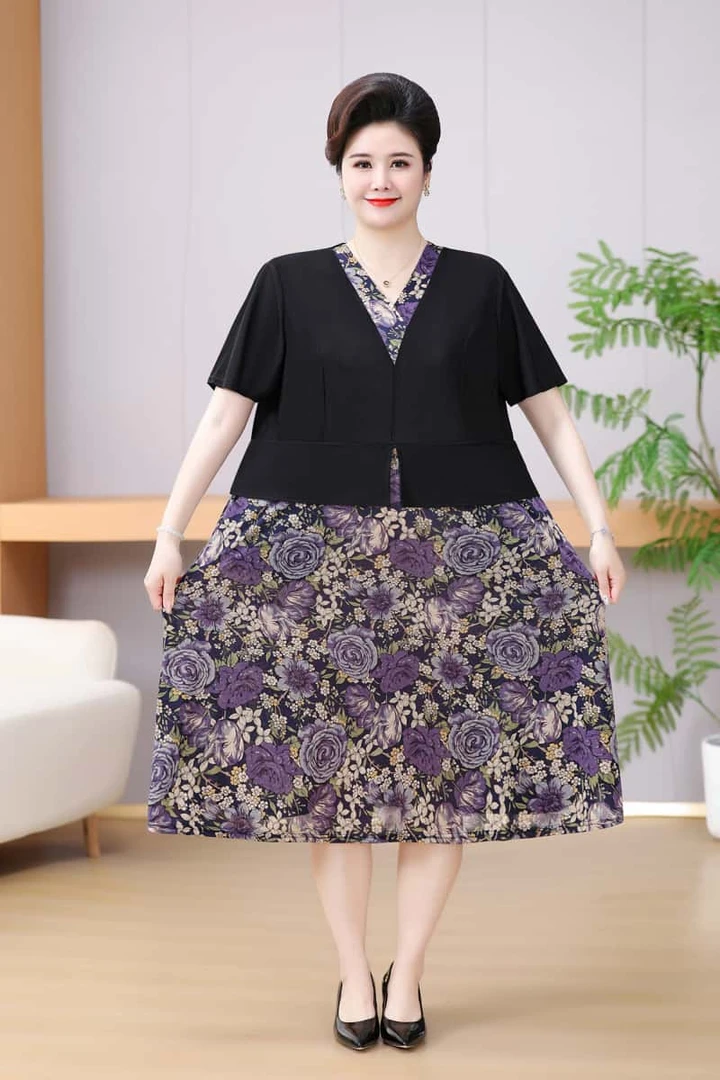 220斤妈妈装中老年百搭气质中长款假两件连衣裙加大码显瘦夏季女