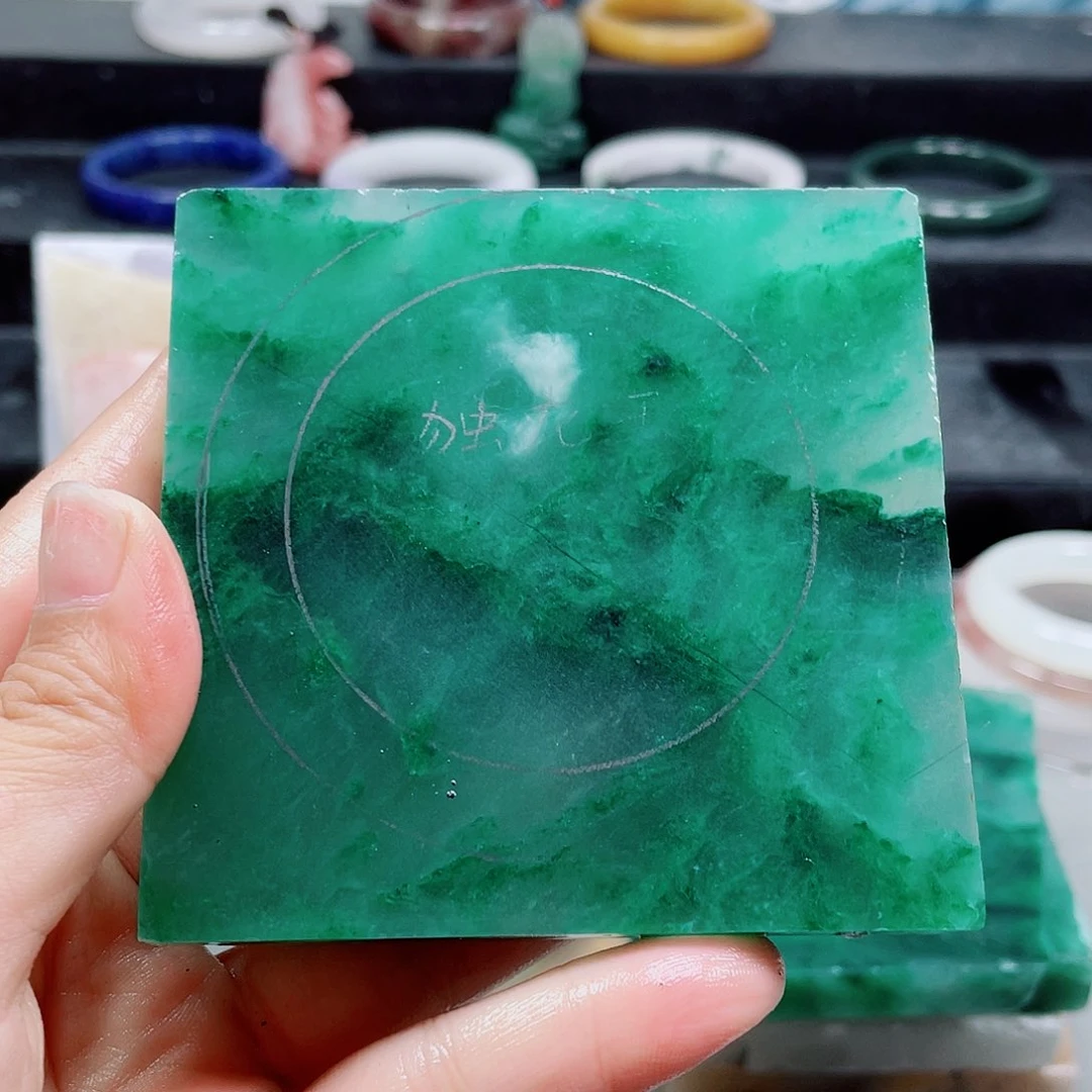 灿***烂石英质玉手镯未镶嵌定制