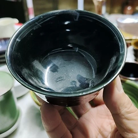 瓷片瓷片，各种摆件，盘，碗，沙锅，均有瑕疵。
