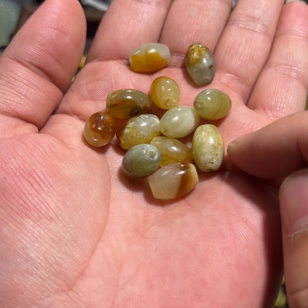 未镶嵌蛇纹石玉颈饰