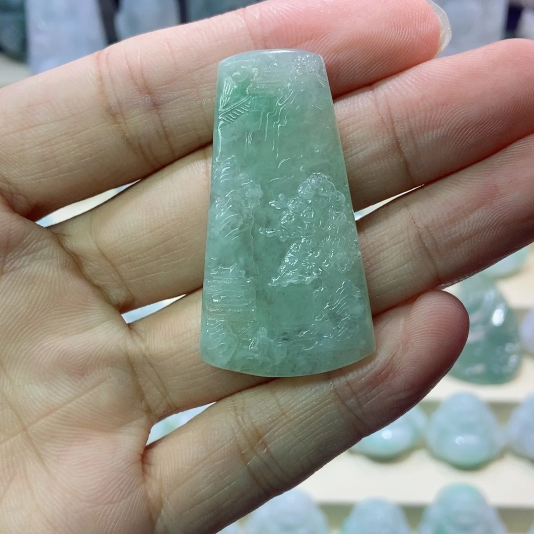 翡翠未镶嵌颈饰山水