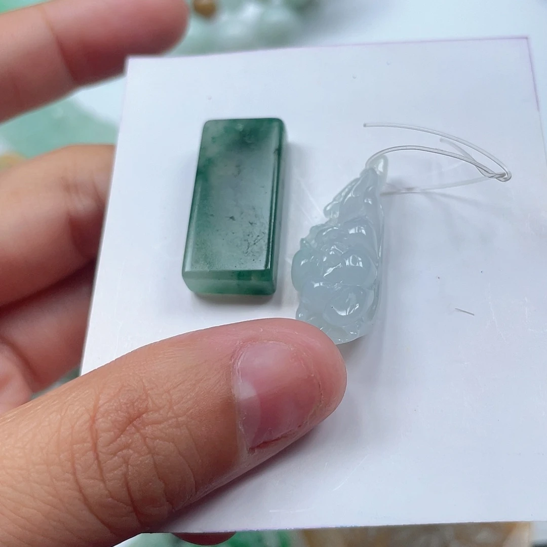 翡翠未镶嵌颈饰是