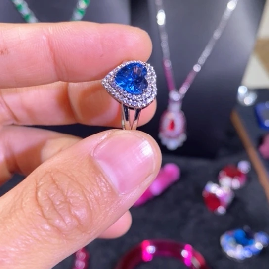 银S925镶嵌红宝石颈饰