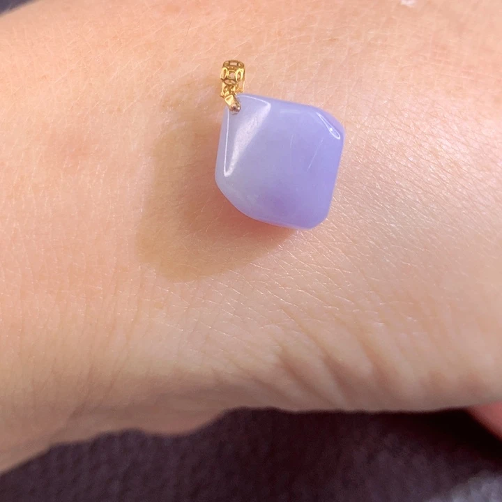 翡翠18K金镶嵌颈饰翡翠