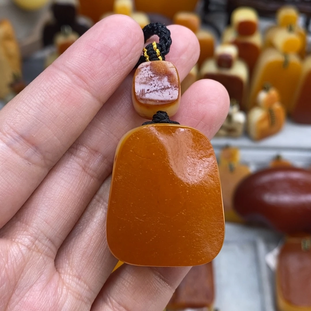 蜜蜡未镶嵌珠宝奇石