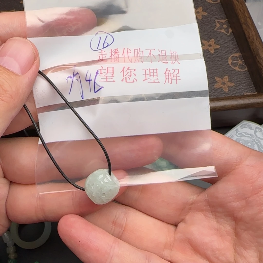 虞***善翡翠未镶嵌颈饰翡翠