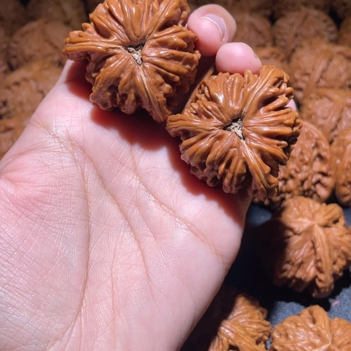 木***沙桃核吊坠小妹三棱