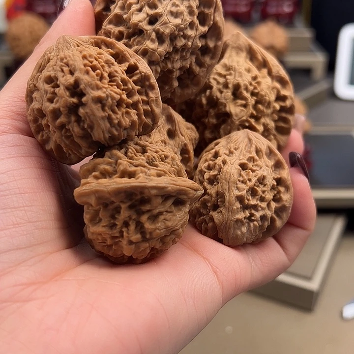 文玩核桃把件满天星➕官帽➕野牛e-021