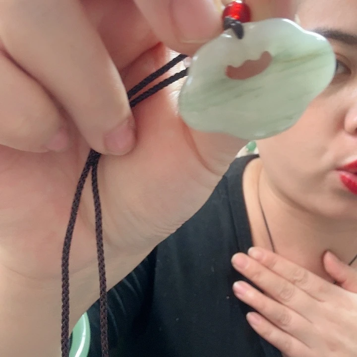 石英质玉颈饰未镶嵌瑕疵2