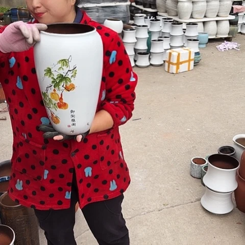 口17高33瑕疵盆子。