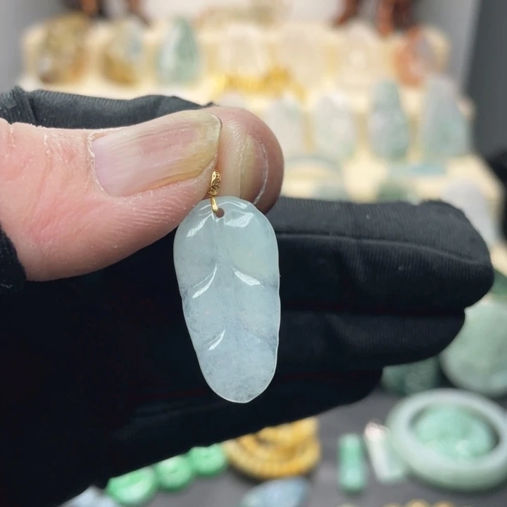 翡翠未镶嵌颈饰玉