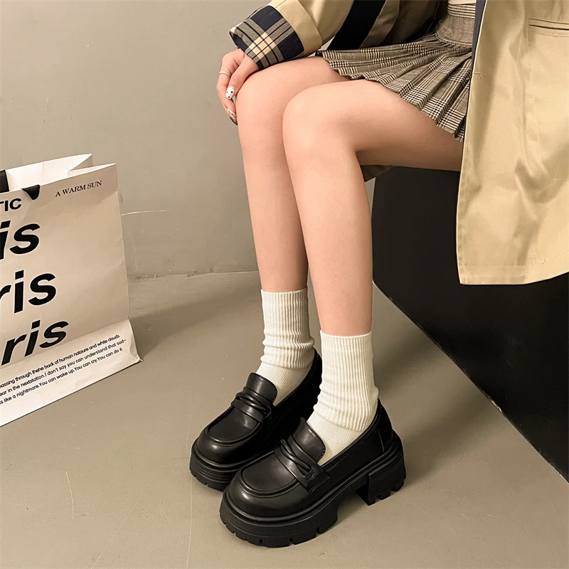 百搭高级感小皮鞋女2025春季新款英伦风厚底乐福鞋通勤配裙子单鞋