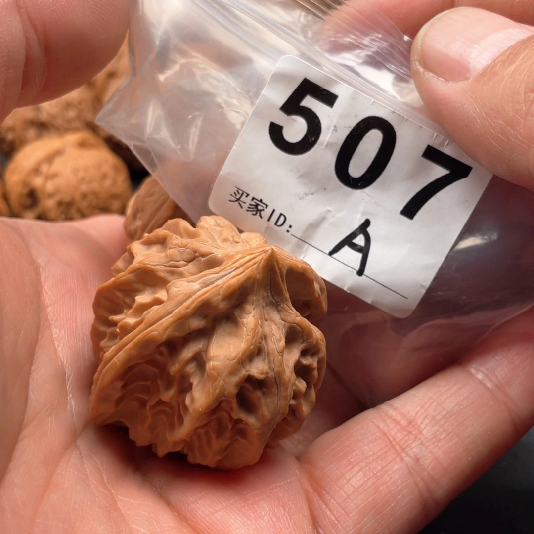 文玩核桃吊坠两****?曹大龙40裂