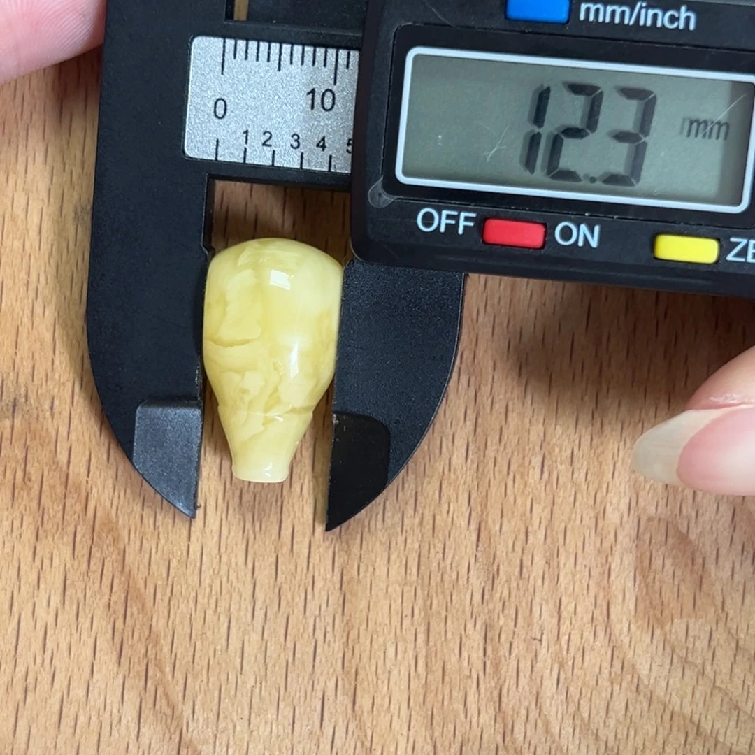 琥珀未镶嵌裸石三通